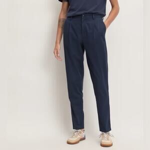 Everlane The Organic Cotton Pleated Chino in deep navy Size 35x30